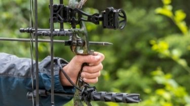 consider noise dampener when buying compound bow under 500 dollars