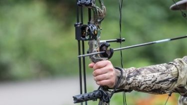 consider shooting style before buying the best compound bow under 500 dollars