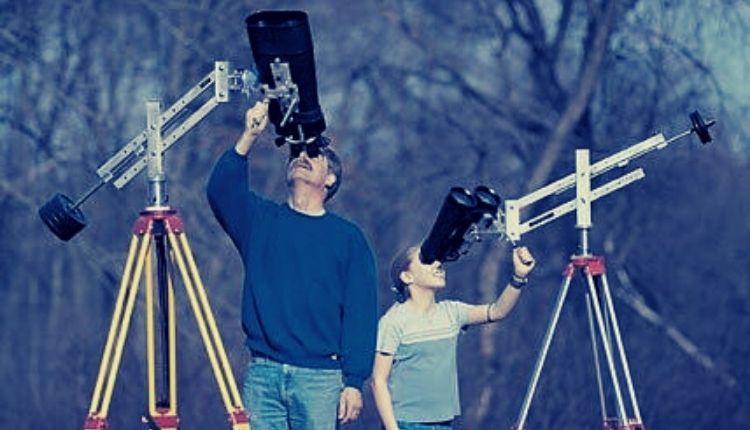 Parallelogram Mount for holding binoculars steady