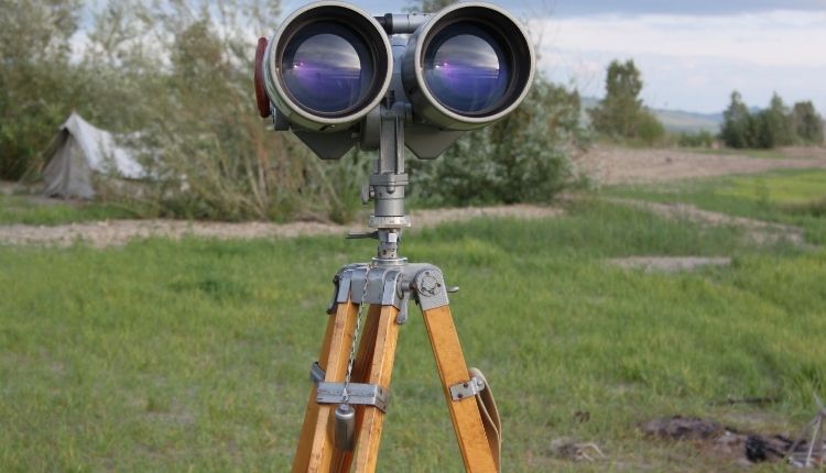 use tripods for keeping binoculars steady